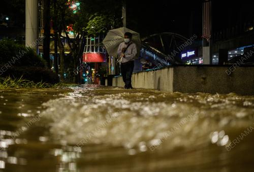 TINJAUAN BANJIR SEKITAR IBU KOTA