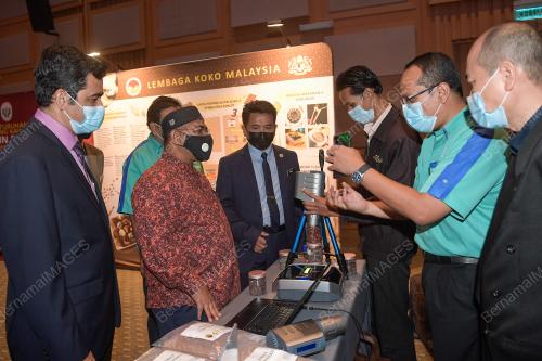 DATUK DR MOHD KHAIRUDDIN AMAN RAZALI