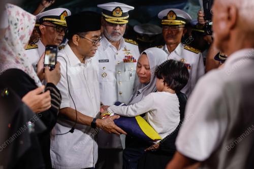 ALLAHYARHAM LT KDR WAN REZAUDEEN KAMAL WAN ZAINAL ABIDIN