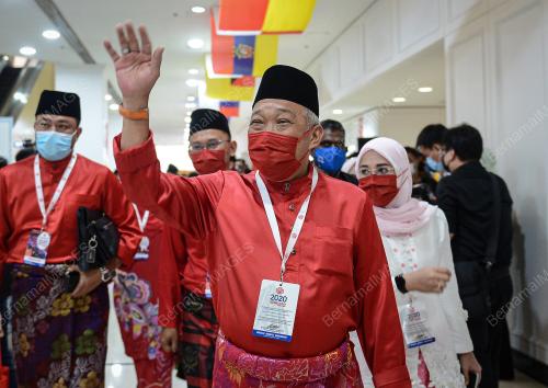 DATUK SERI BUNG MOKHTAR