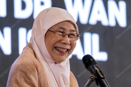 DATUK SERI DR WAN AZIZAH WAN ISMAIL