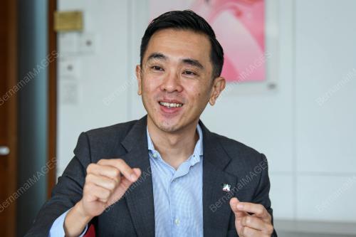 DR AARON SUM WEI WERN