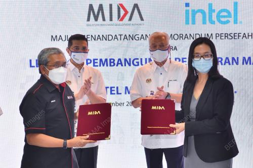 DATUK SERI ISMAIL SABRI YAAKOB