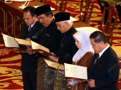 ANGKAT SUMPAH TIMBALAN MENTERI