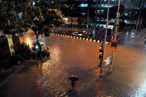 KL73_10042013_BANJIR