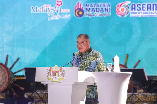 DATUK SERI TIONG KING SING