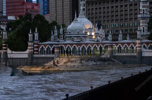 SUNGAI KLANG DINAIKI AIR