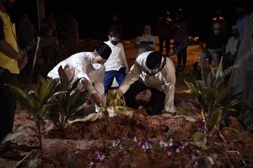 PROFESOR DIRAJA UNGKU ABDUL AZIZ UNGKU ABDUL HAMID MENINGGAL