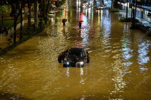 TINJAUAN BANJIR SEKITAR IBU KOTA