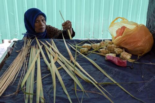 KELONGSONG KETUPAT