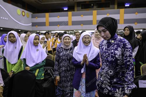 DATUK SERI DR WAN AZIZAH WAN ISMAIL