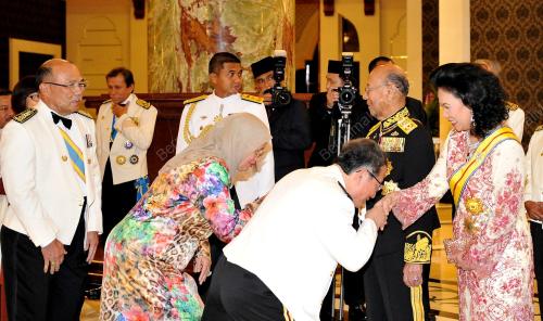 KL73_28042012_AGONG