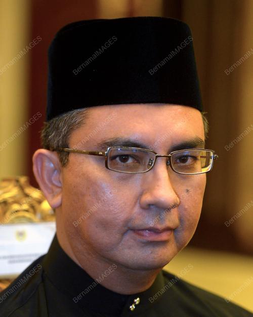 MOHD NAZLAN MOHD GHAZALI