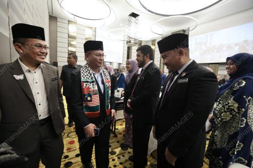 SENATOR DATUK DR MOHD NA'IM MOKHTAR