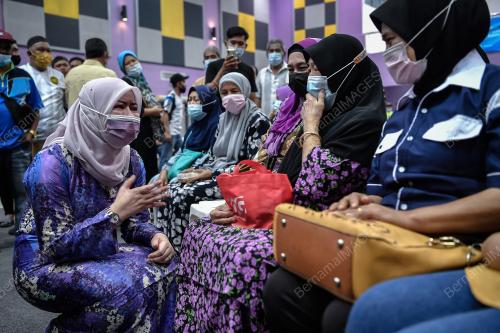 DATUK SERI RINA HARUN