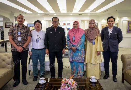 KUNJUNGAN HORMAT BERNAMA KE MINDEF