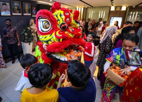 TARIAN SINGA