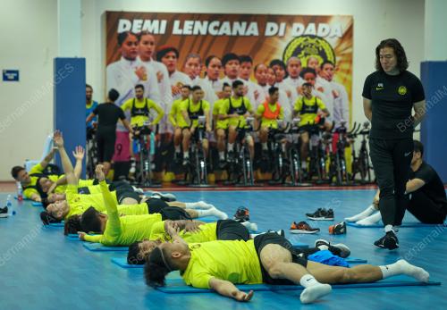 SESI KEM LATIHAN HARI PERTAMA SKUAD HARIMAU MALAYA