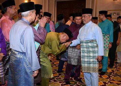 AL-SULTAN ABDULLAH RI'AYATUDDIN AL-MUSTAFA BILLAH SHAH