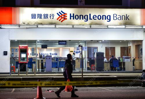 ROMPAKAN DI SEBUAH BANK