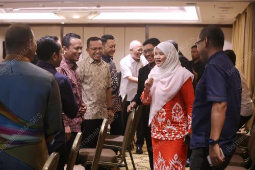 FADLINA SIDEK