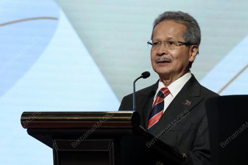 DATUK DR TENGKU MOHD AZZMAN SHARIFFADEEN