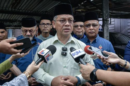DATUK DR MOHD NA'IM MOKHTAR