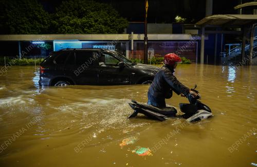 TINJAUAN BANJIR SEKITAR IBU KOTA