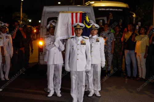 ALLAHYARHAM LT KDR WAN REZAUDEEN KAMAL WAN ZAINAL ABIDIN