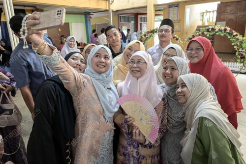 DATUK SERI DR WAN AZIZAH WAN ISMAIL