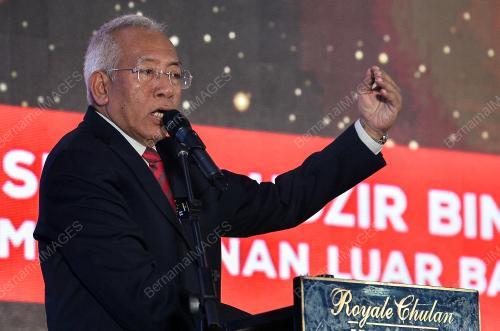 DATUK SERI MAHDZIR KHALID