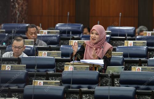 FADHLINA SIDEK