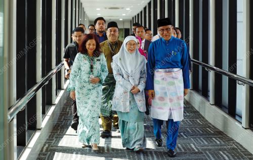 DATUK SERI DR WAN AZIZAH WAN ISMAIL