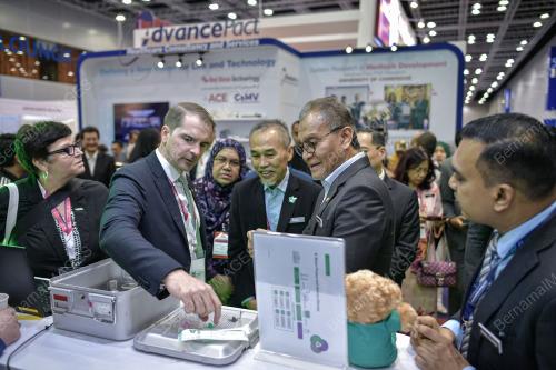 DATUK SERI DR DZULKEFLY AHMAD