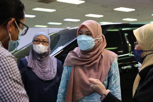 FADHLINA SIDEK