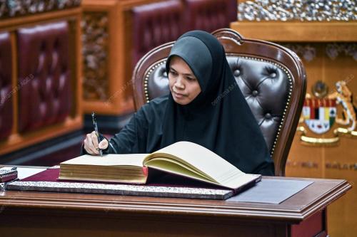 KL75_16122025_DEWAN_NEGARA