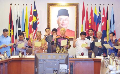 KL75_21113_MT_UMNO_21112013