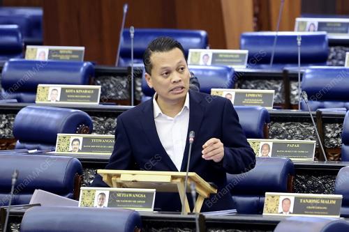 NIK NAZMI NIK AHMAD