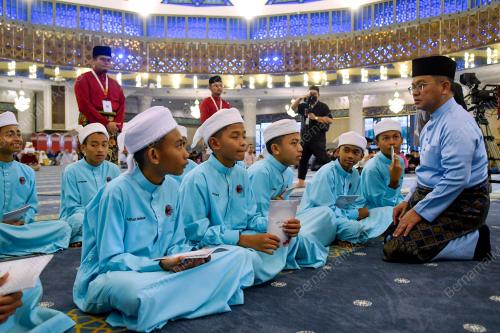 DATUK DR MOHD NAIM MOKHTAR