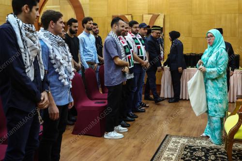 TUANKU AZIZAH AMINAH MAIMUNAH ISKANDARIAH