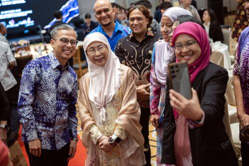 DATUK SERI DR WAN AZIZAH WAN ISMAIL