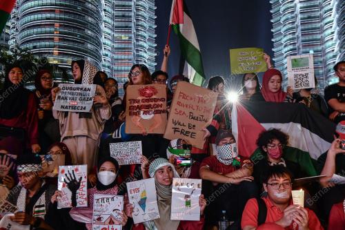 PROTES SENYAP PEDULI RAFAH