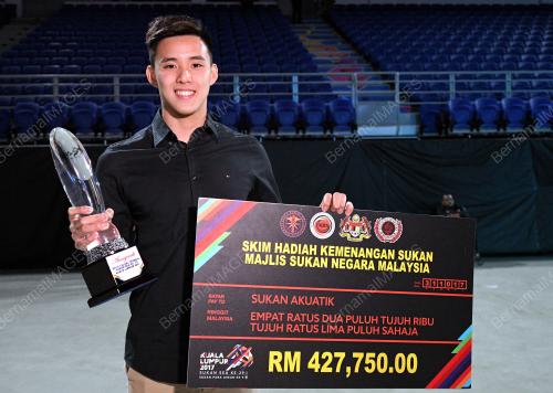 KL75_31102017_PM_PENYERAHAN_SKIM_BN201710309804