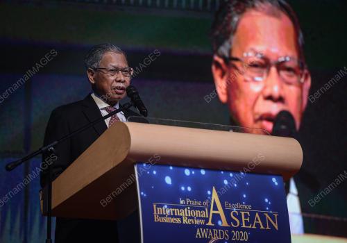 DATUK SERI MUSTAPA MOHAMED