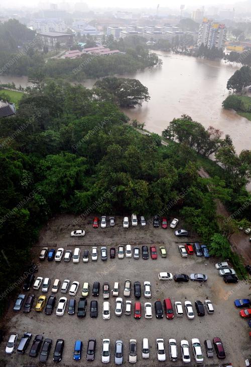 BANJIR KILAT
