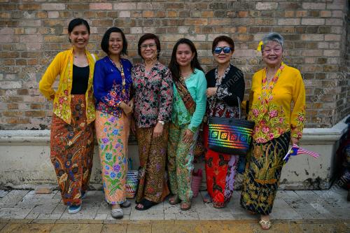 NYONYA PERANAKAN KERETAPI SARONG