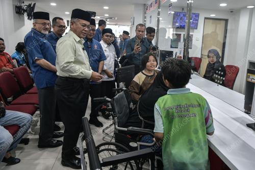 DATUK DR MOHD NA'IM MOKHTAR
