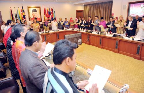 KL76_21113_MT_UMNO_21112013
