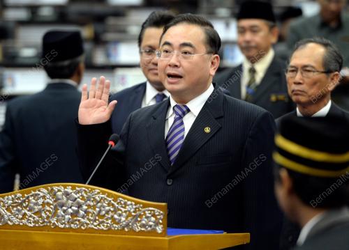 KL76_24062013_ANGKAT_SUMPAH