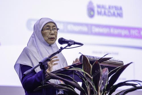 DATUK SERI DR WAN AZIZAH WAN ISMAIL